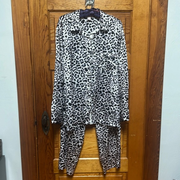 Victoria's Secret Other - Victoria Secret Large 2 piece pajamas Leopard print size large
